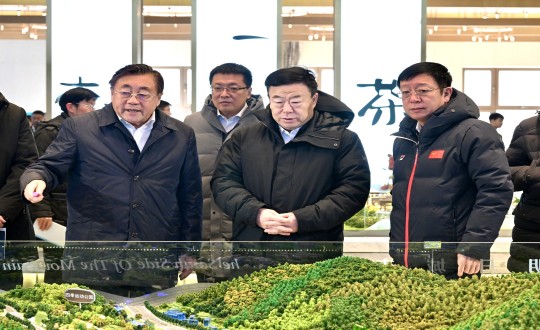 2024年1月4日，，，，，，，市委书记张恩德一行莅临尊龙凯时集团走访调研_副本.jpg