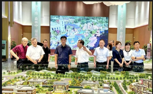 2024年8月8日，，，，，，，王岩董事长陪同市政协向导视察南山书院康养综合体项目_副本.png